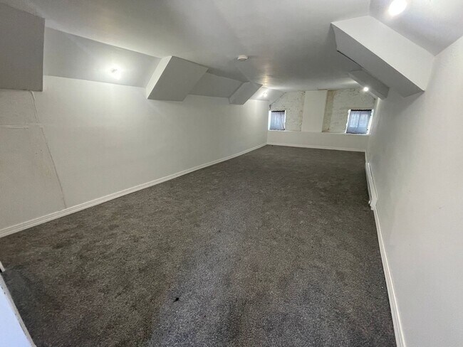 Building Photo - 722 Faust Rd