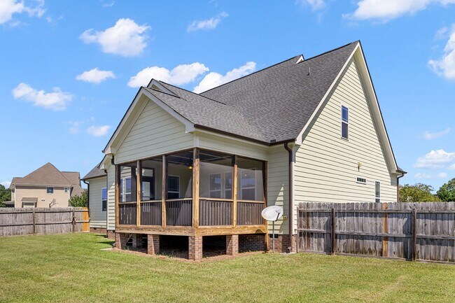 Building Photo - **Spacious 3bd/3ba in Raleigh**