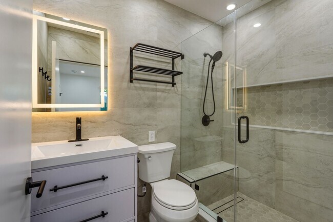 Building Photo - Luxury Newly Built 2 Bed, 2 Bath Home with Private Yard, Walk-In Closets & High-End Bespoke Kitchen