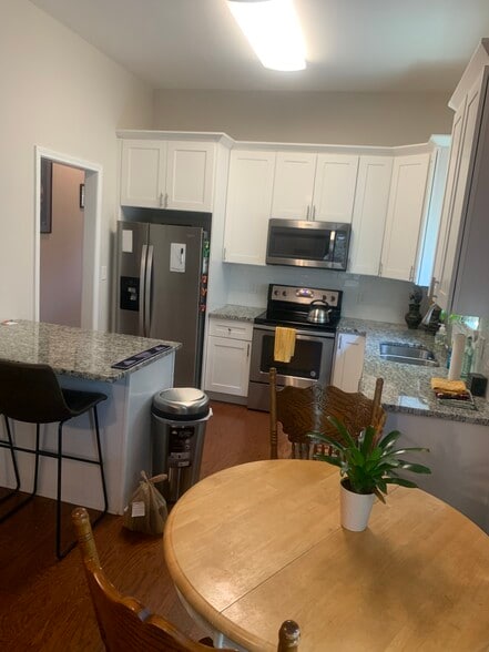 Primary Photo - 774 Welch St SW