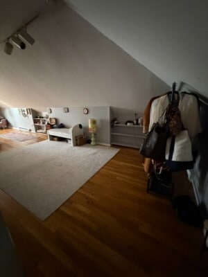 Building Photo - 121 Hillside St