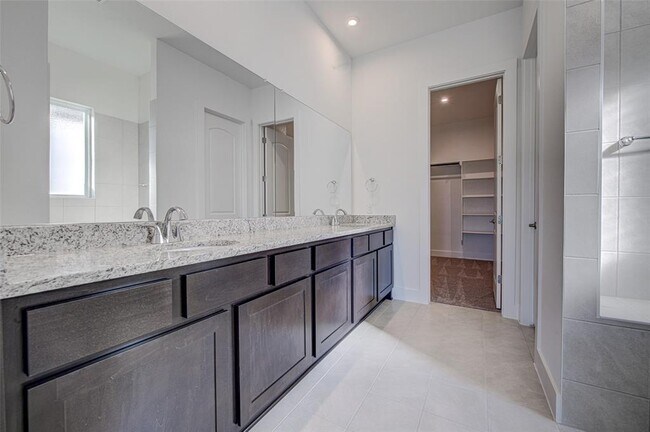 Building Photo - 8604 Pine Muhly Dr