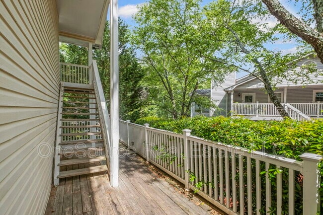 Building Photo - 1709 Augusta Dr