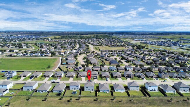 Building Photo - 4830 Highland Spgs Dr