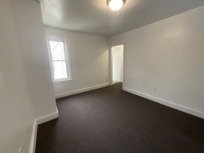 Building Photo - 650 W College Ave