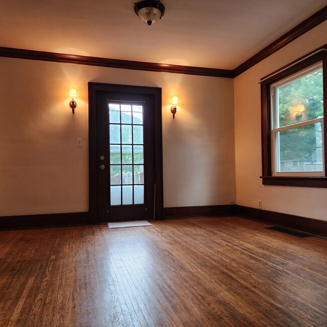 Dining Room - 536 Merchants Rd