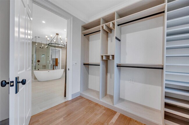 Building Photo - 1949 Harbourview Dr