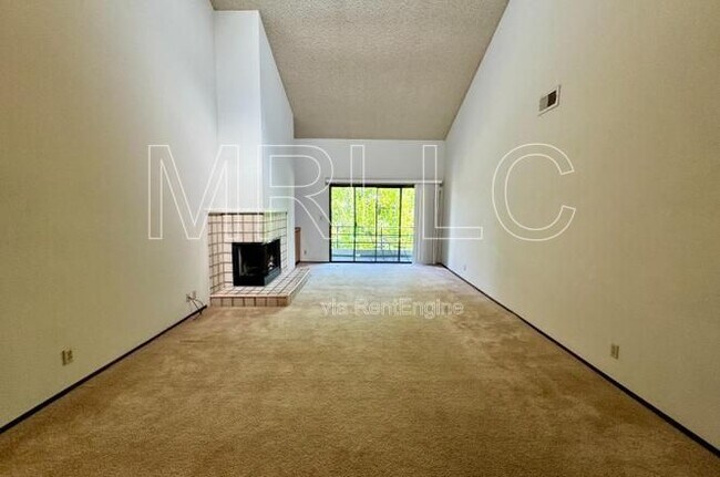 Building Photo - 4685 Albany Cir