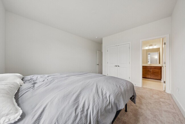 Building Photo - 101 Milvian Wy SE