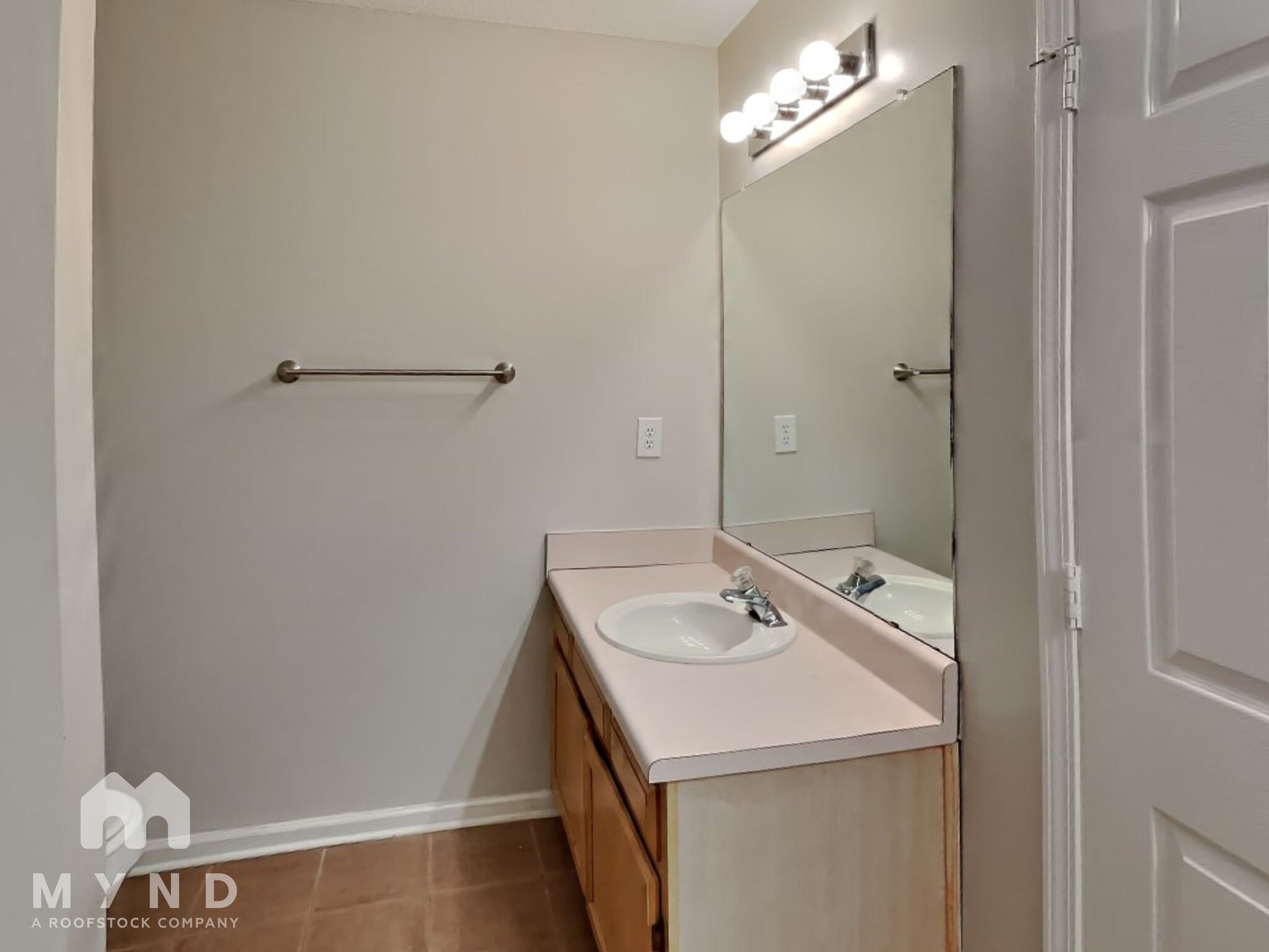 Building Photo - 540 Washington Dr