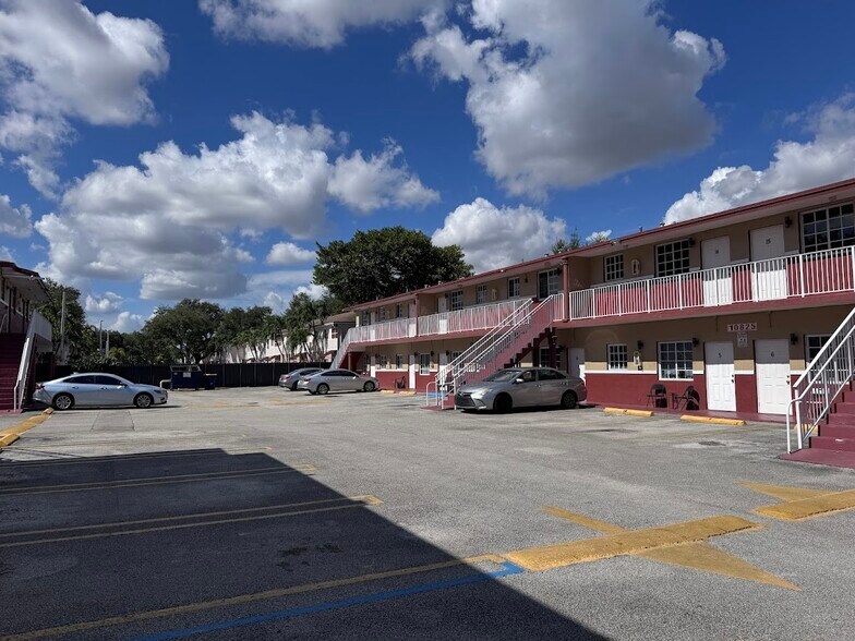 Primary Photo - 10825 SW 86th St