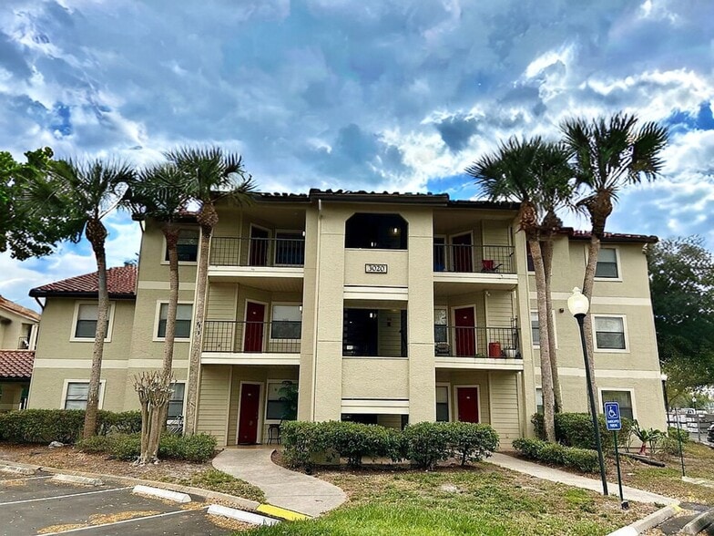 Building Photo - 2-Bed, 2-Bath Condo Near Celebration – Mov...
