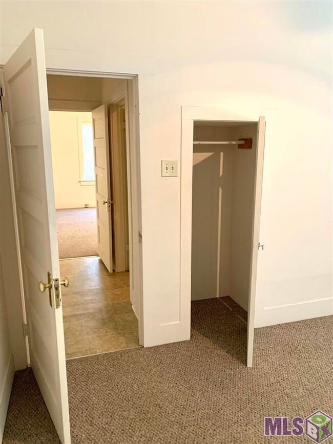 Building Photo - Comfort, Convenience, and Charm—All in One...