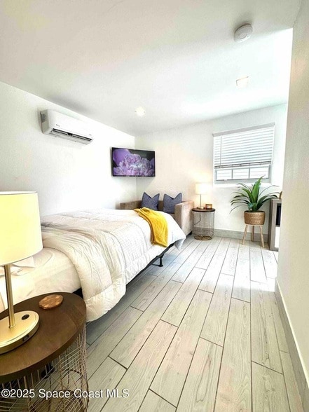 Building Photo - 1533 Richards Dr NE