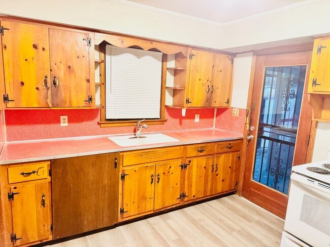 Building Photo - 3 Bed 1.5 Bath Home In Morningview *** Call 334-366-9198 to Schedule a Self Tour!