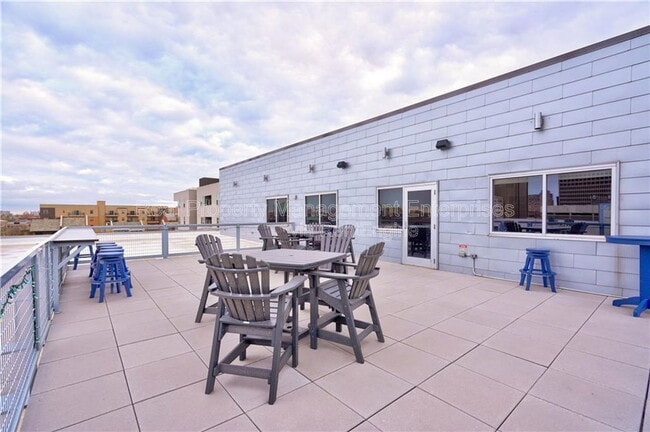 Building Photo - 1 NE 2nd St