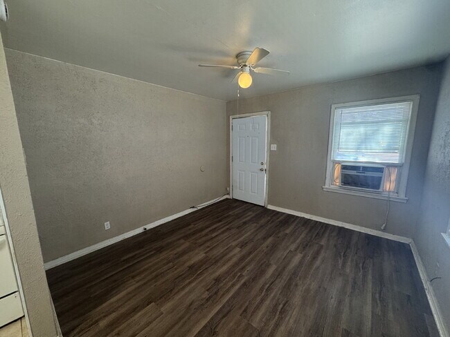 Building Photo - Beautiful Duplex Located Minutes From Texas Tech Campus!