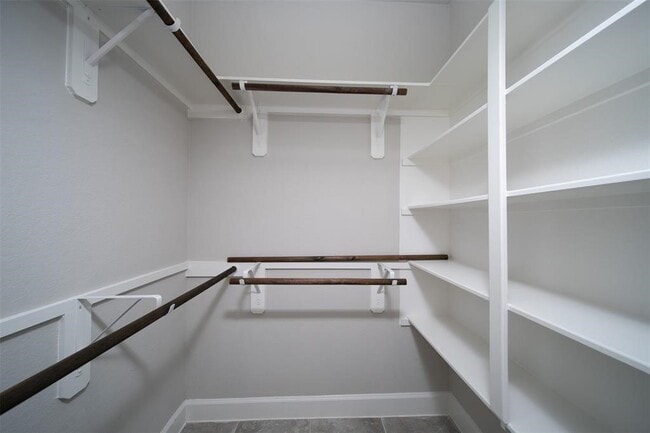 Building Photo - 2011 Royal Landing Dr