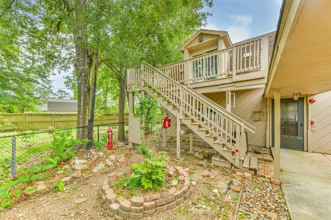 Building Photo - 807 Stadium Cir