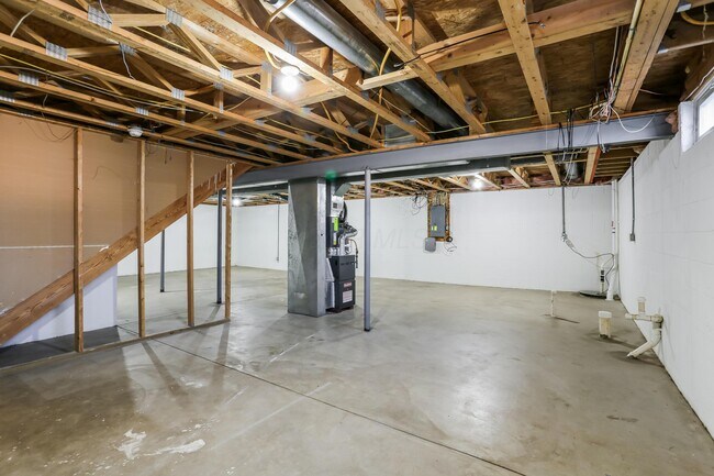 Building Photo - 2025 Santuomo Ave