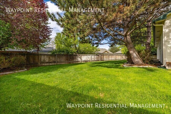 Building Photo - 1095 N Marsh Hawk Pl
