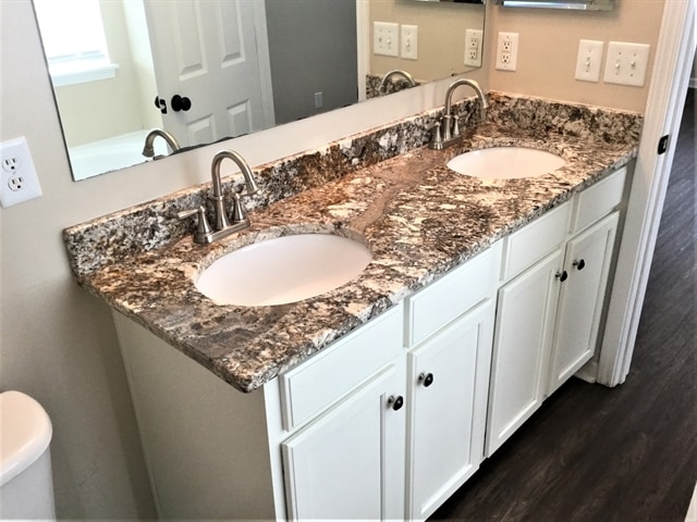 Building Photo - 3008 Secret Garden Ct