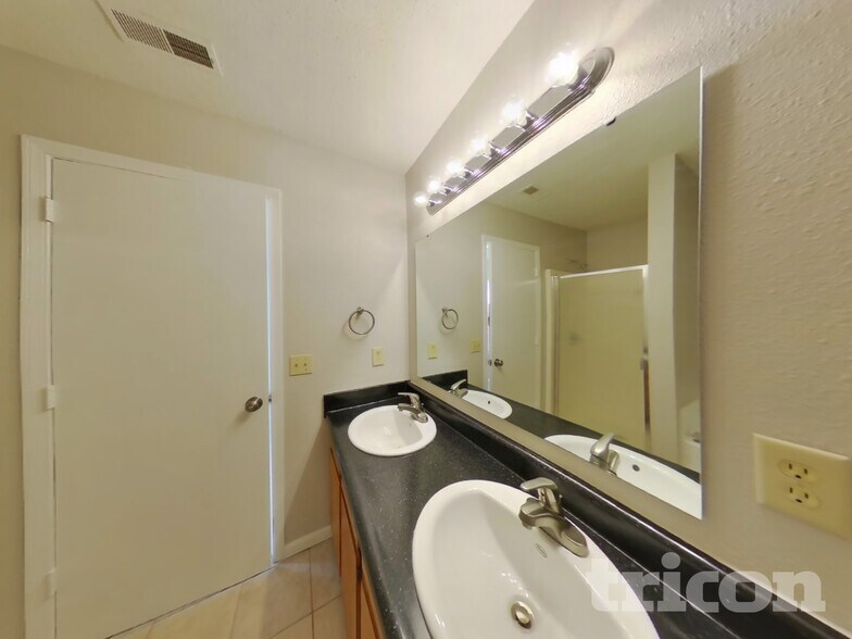 Building Photo - 4244 Village Trace Dr
