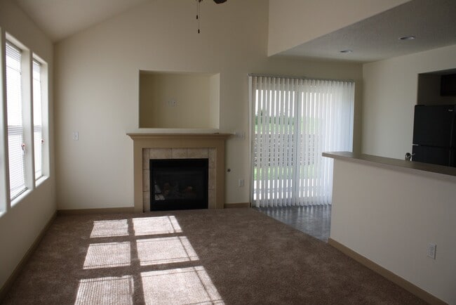 Building Photo - 1020 S Olympia Pl
