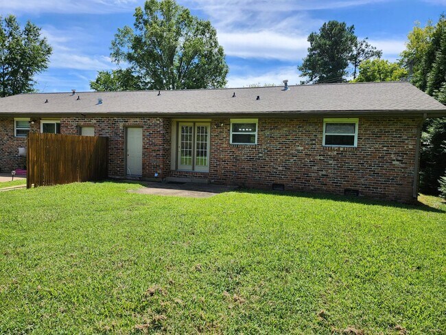 Building Photo - 3903 Kingsbridge Rd