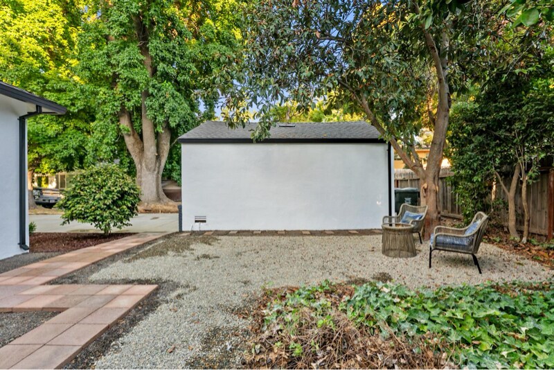 Building Photo - 5372 Moddison Ave