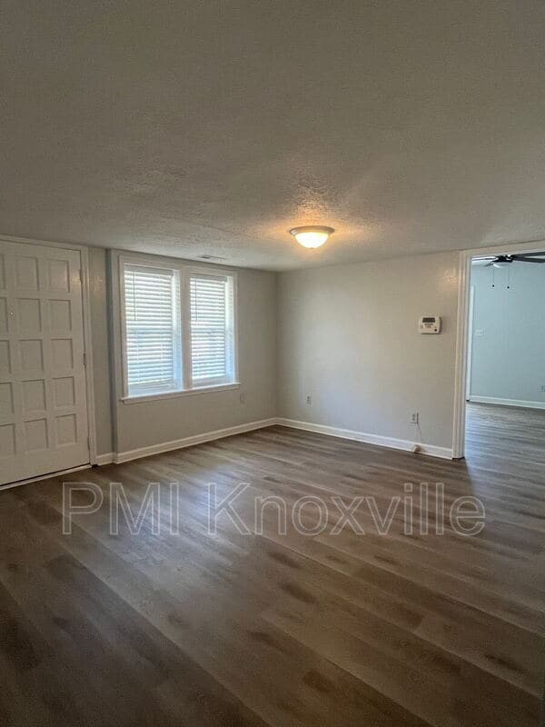 Building Photo - 489 W Outer Dr