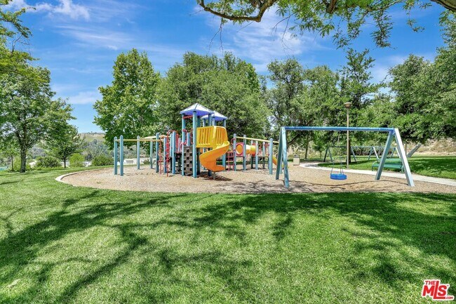 Building Photo - 24701 Cll Conejo