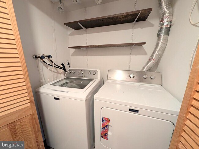 Building Photo - 321 Charred Oak Ct