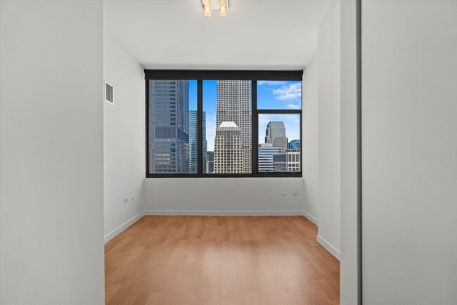 Building Photo - 235 W Van Buren St