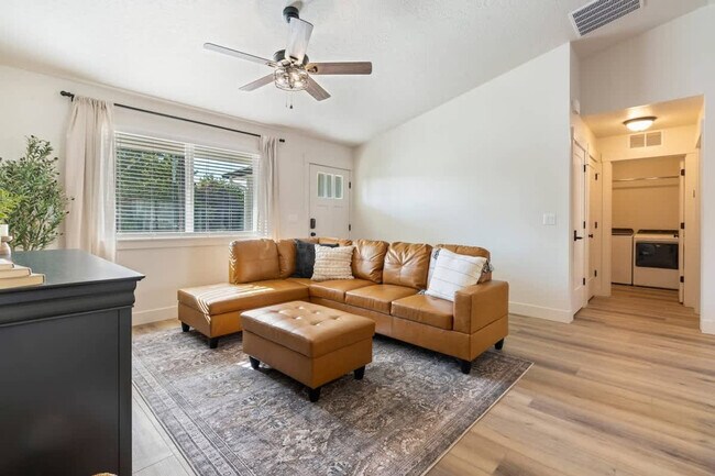 Building Photo - 44 S Sugar Ave