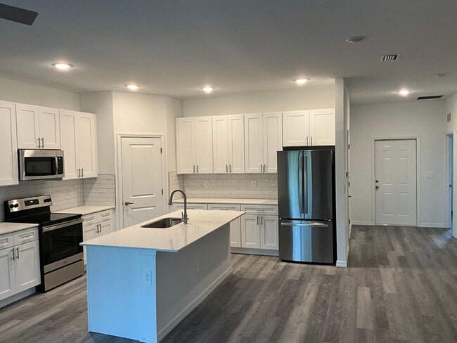 Building Photo - 1306 Saxony Cir