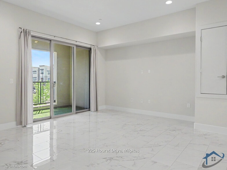 Building Photo - 225 Houret Dr