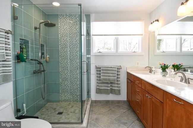 Building Photo - 854 N Liberty St