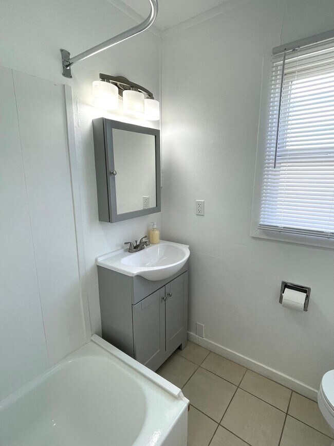Building Photo - Completely Remodeled Three Bedroom One Bat...
