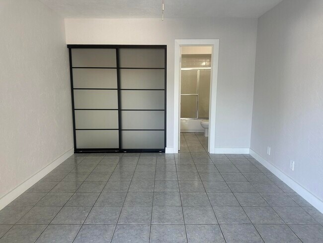 Building Photo - 6109 SW 30th St