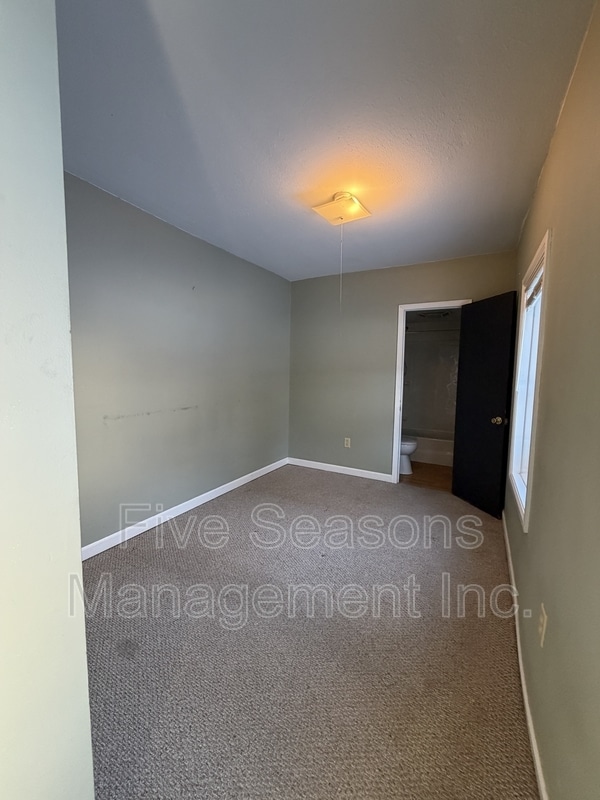 Building Photo - 500 St Paul St