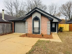 Building Photo - 6008 Woodrun Ct