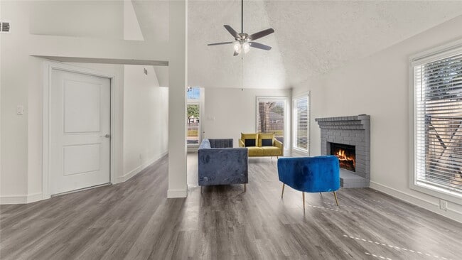 Building Photo - 2107 Charlton House Ln