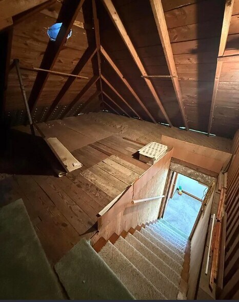 Attic - 4385 Lancaster Ave