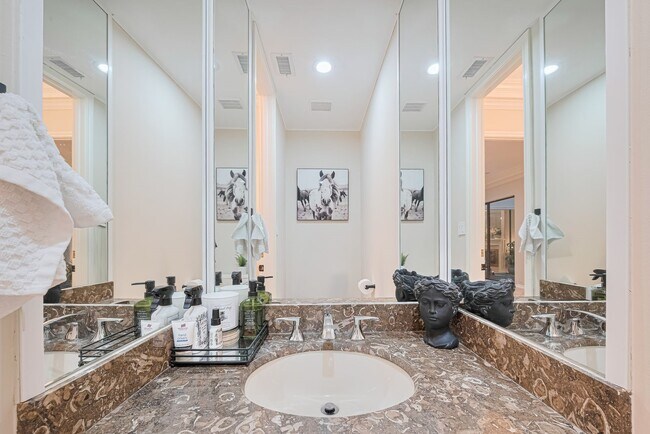 Building Photo - 3 River Hollow Ln