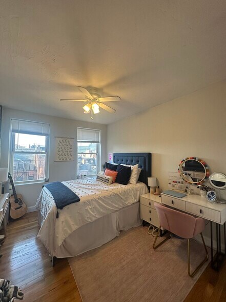 Building Photo - 242 Hemenway St