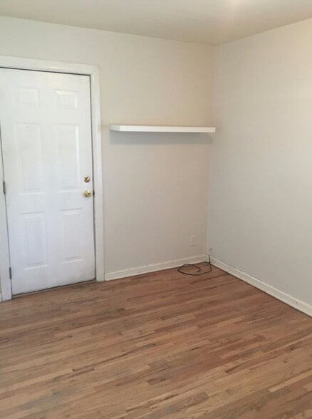 Building Photo - 2581 E Lambourne Ave