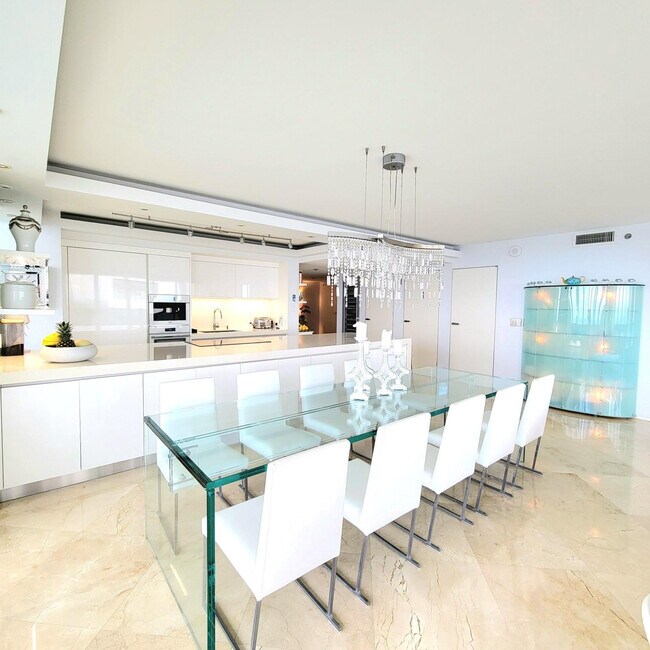 Building Photo - 1830 S Ocean Dr