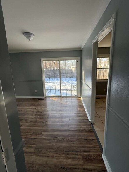 Building Photo - 1439 Charlestown Dr