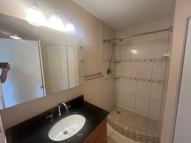 Building Photo - 2597 Grassy Point Dr